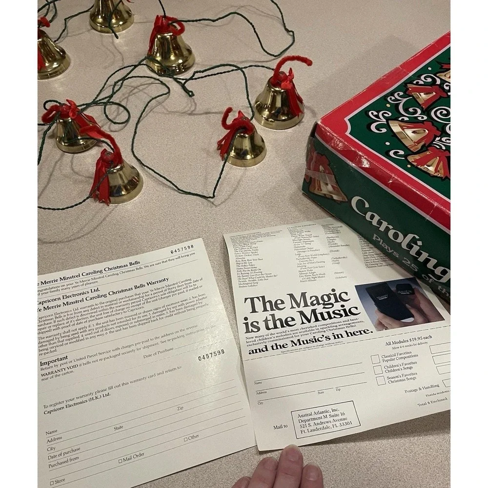 Vtg. Ye Merry Minstrel Caroling Christmas Bells 25 Carols Musical Decor Works